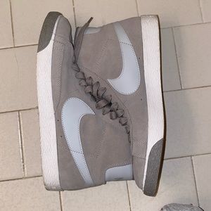 NIKE- Womens Blazer Sneaker